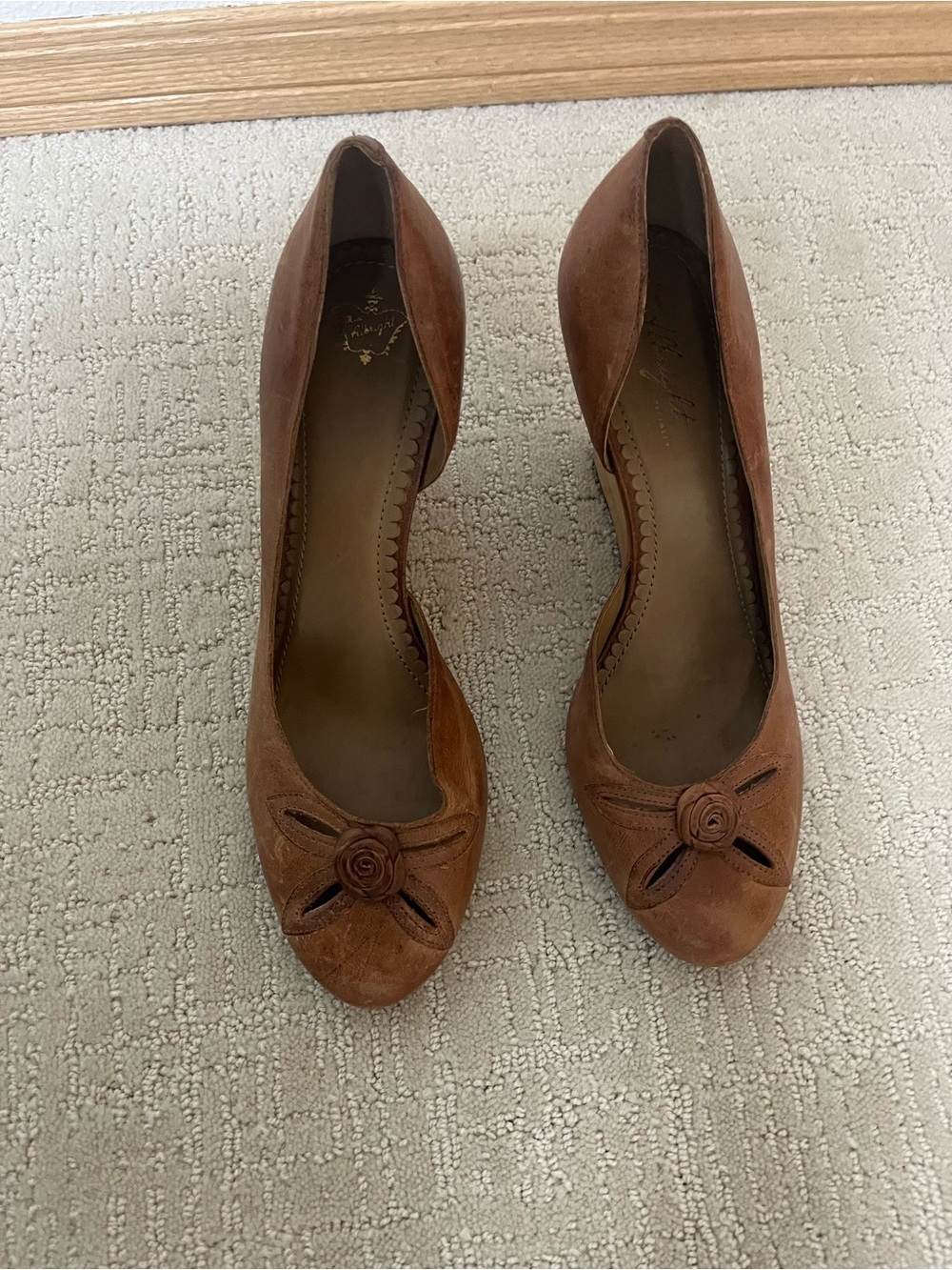 Miss Albright by Anthropologie tan leather wedge shoes women’s size 10B